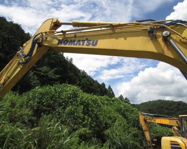 PC228US-8 5本配管 1,580hr 2013/10月製 標準バケット付 0.7m3油圧ショベル ガード 後方小旋回 中古建設機械 写真65（株式会社広建機）