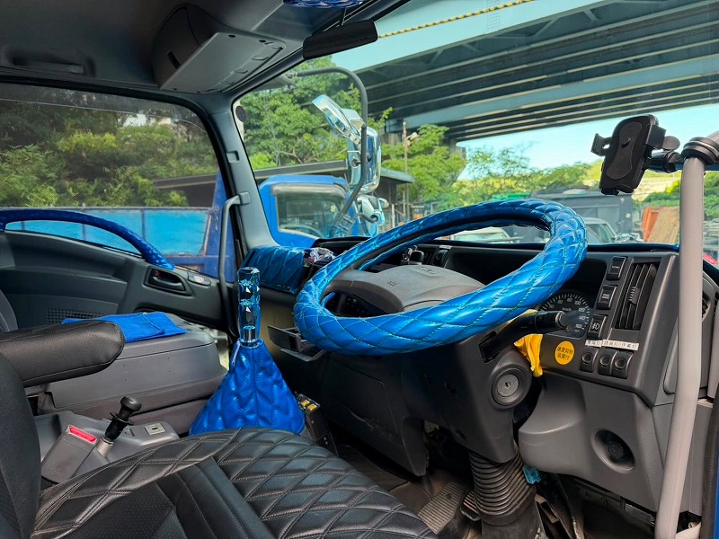8トンダンプ車 いすゞ 神戸渡し 走行距離 220540km 初年度登録 2017年式 LPG-FTR90S2 最大積載量7500kg 内装外装綺麗め 中古建設機械 写真3（株式会社広建機）