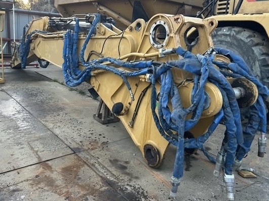 CAT340FUHD 2ピース＆ロングブーム  5本配管 架台付き　2150hour 2018year 中古建設機械 写真4（株式会社広建機）