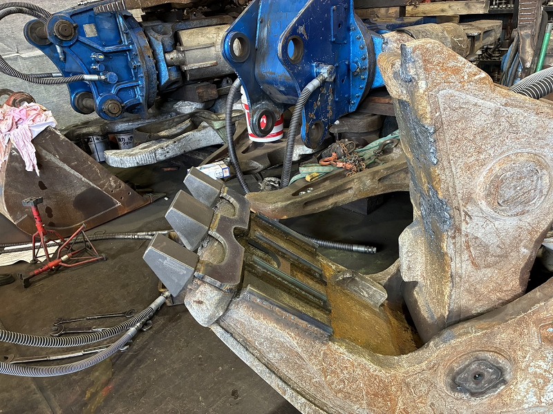 OSC200B 0.7m3用小割機 2020年式 中古建設機械 写真3（株式会社広建機）