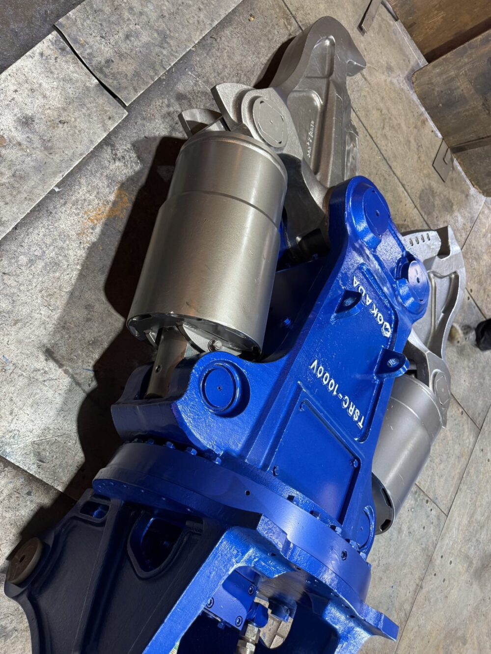 TSRC-1000V-F 0.7m3用SRC解体機 ほぼ未使用 全塗装品オカダアイヨン okada aiyon 中古建設機械 写真3（株式会社広建機）