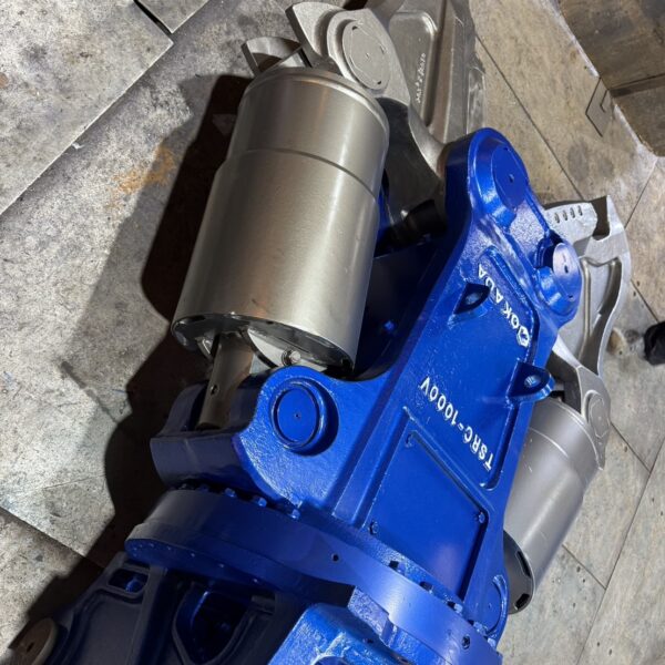 TSRC-1000V-F 0.7m3用SRC解体機 ほぼ未使用 全塗装品オカダアイヨン okada aiyon 中古建設機械 写真9（株式会社広建機）