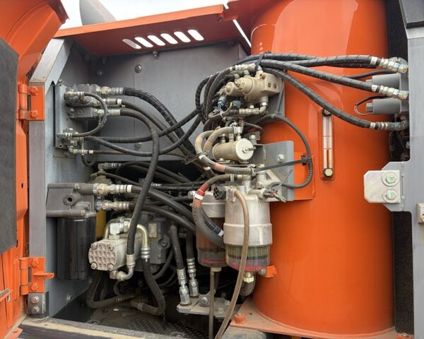 ZX130K-5B ハイボス仕様 ５本配管 1300hour 2016year 0.45m3油圧ショベル  日立建機 中古建設機械 写真74（株式会社広建機）
