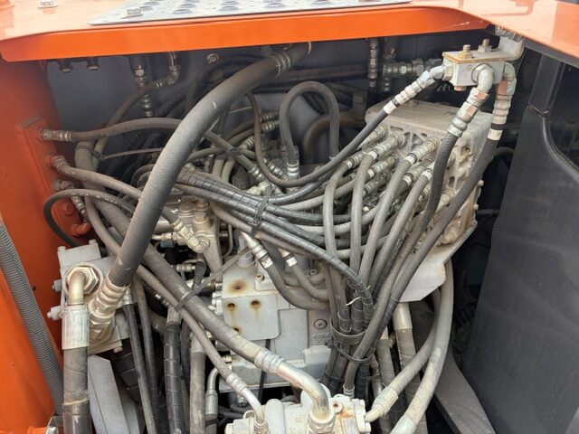 ZX130K-5B ハイボス仕様 ５本配管 1300hour 2016year 0.45m3油圧ショベル  日立建機 中古建設機械 写真34（株式会社広建機）