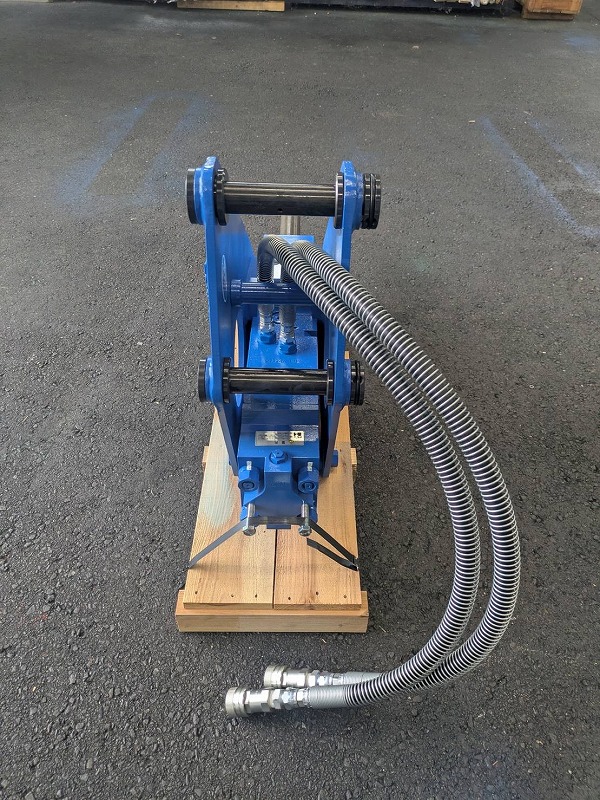 東空販売製 ZX30U用 油圧ブレーカー TNB-3MB ワンタッチカプラ付き Hydraulic Breaker 中古建設機械 写真4（株式会社広建機）