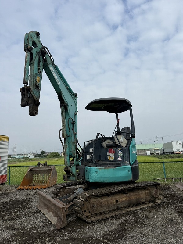 SK30SR-6 ミニ油圧ショベル 6170HR 2014年 ゴムキャタ 配管付 排土板付標準バケット付きコベルコ建機製 ユンボ 中古建設機械 写真2（株式会社広建機）