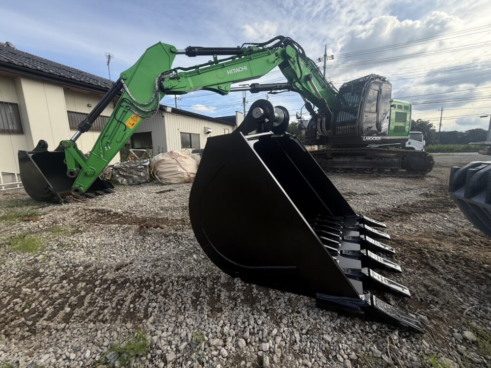0.7m3用スケルトンバケット 横ピン 新品 100 × 150 mm 網目 中古建設機械 写真3（株式会社広建機）