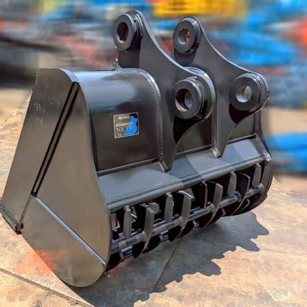 0.7m3コベルコ用ロデオバケット 横ピン 未使用品 110 × 140 mm 網目サイズ 中古建設機械 写真20（株式会社広建機）