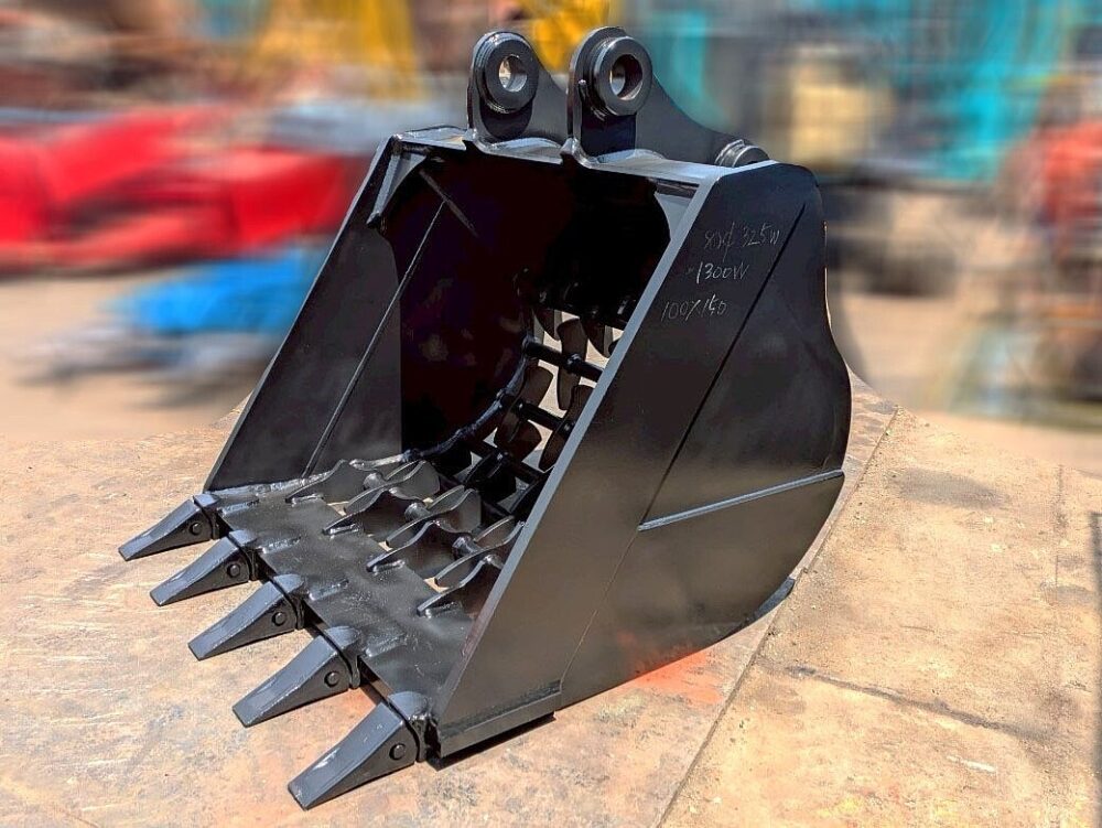 0.7m3コベルコ用ロデオバケット 横ピン 未使用品 110 × 140 mm 網目サイズ 中古建設機械 写真6（株式会社広建機）