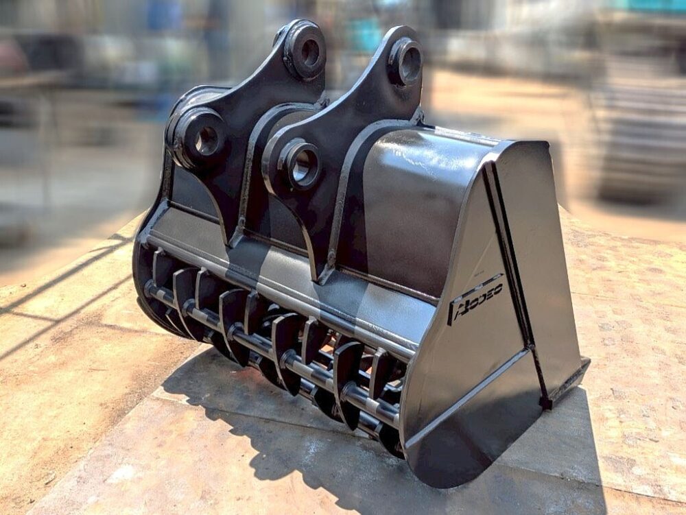 0.7m3コベルコ用ロデオバケット 横ピン 未使用品 110 × 140 mm 網目サイズ 中古建設機械 写真9（株式会社広建機）