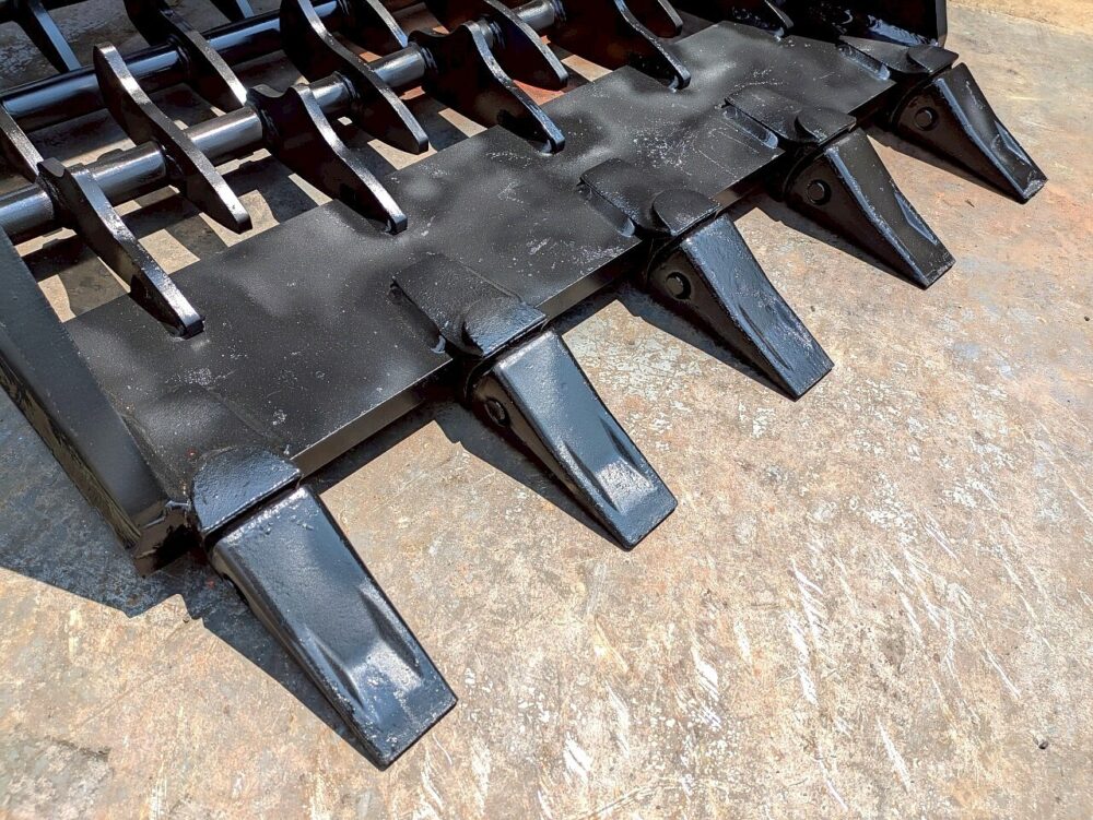 0.7m3コベルコ用ロデオバケット 横ピン 未使用品 110 × 140 mm 網目サイズ 中古建設機械 写真4（株式会社広建機）