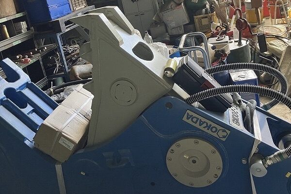 OSC-200MB 0.7用電磁マグ付き小割機 未使用品 オカダアイヨン okada aiyon magnet crusher 中古建設機械 写真13(株式会社広建機)