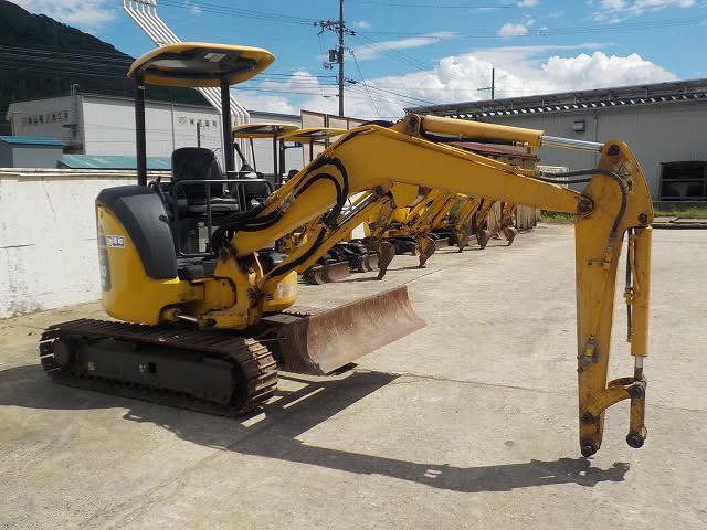 PC30MR-3  コマツ 配管 2015年式 2590hour 中古建設機械 写真3（株式会社広建機）