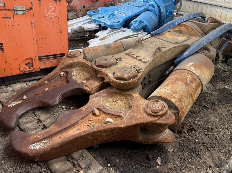 古河ロックドリル 0.7用大割機 VX235 2375kg 2015年式 FURUKAWA 中古建設機械 写真1（株式会社広建機）