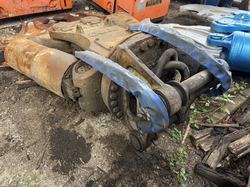 古河ロックドリル 0.7用大割機 VX235 2375kg 2015年式 FURUKAWA 中古建設機械 写真3（株式会社広建機）