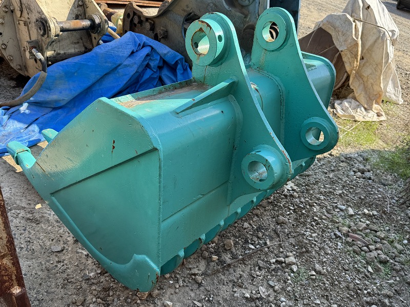 0.7m3コベルコ用スケルトンバケット 横ピン 網目100mm × 120mm 中古建設機械 写真8（株式会社広建機）