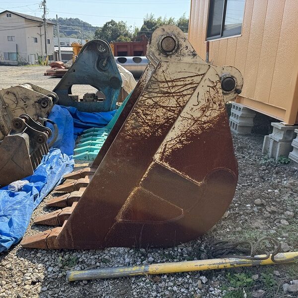 0.7m3コベルコ用スケルトンバケット 縦ピン 網目100mm × 150mm シルバー色 中古建設機械 写真19(株式会社広建機)