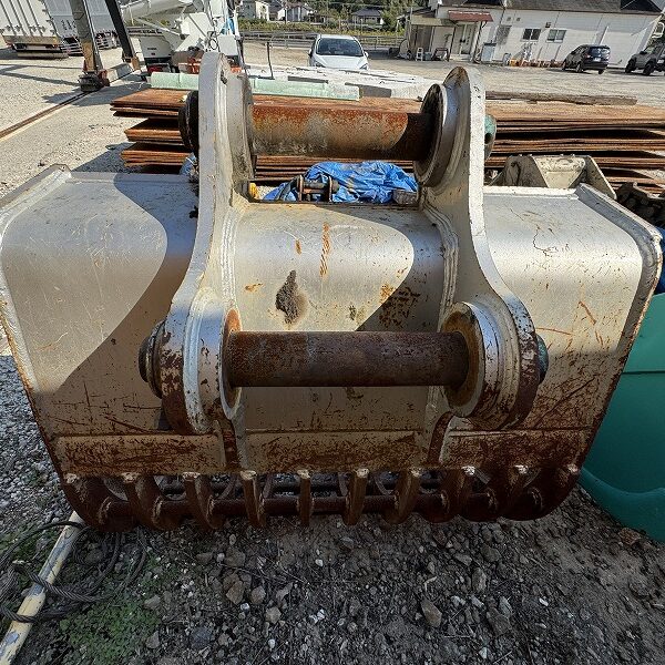 0.7m3コベルコ用スケルトンバケット 縦ピン 網目100mm × 150mm シルバー色 中古建設機械 写真18(株式会社広建機)