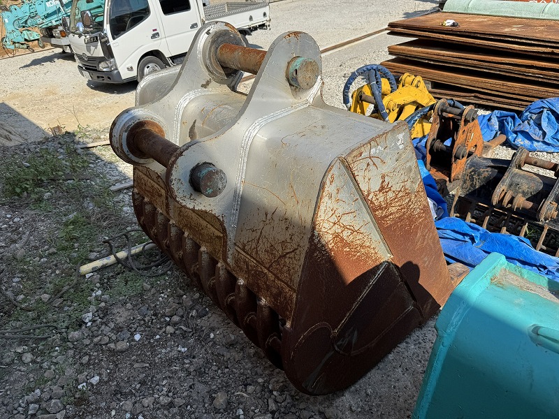 0.7m3コベルコ用スケルトンバケット 縦ピン 網目100mm × 150mm シルバー色 中古建設機械 写真2（株式会社広建機）